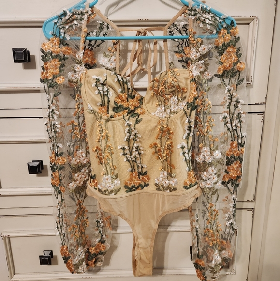 Embroidered Long Sleeve Bodysuit - Picture 4 of 7